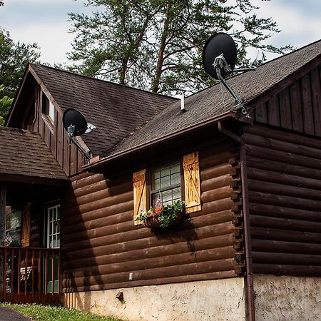 סביירוויל Idyllic Cabin With Hot Tub Less Than 2 Mi To Dollywood! מראה חיצוני תמונה