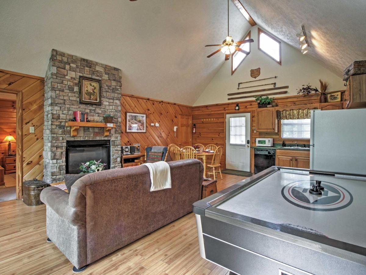 סביירוויל Idyllic Cabin With Hot Tub Less Than 2 Mi To Dollywood! מראה חיצוני תמונה